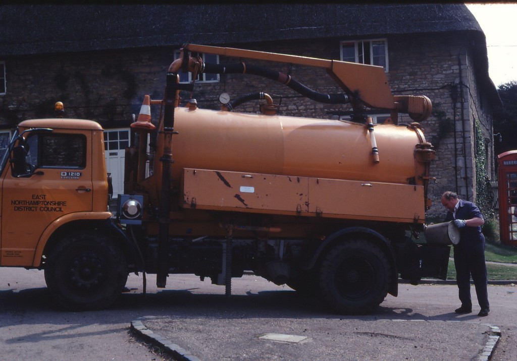 Emptying the nightsoil into the tanker